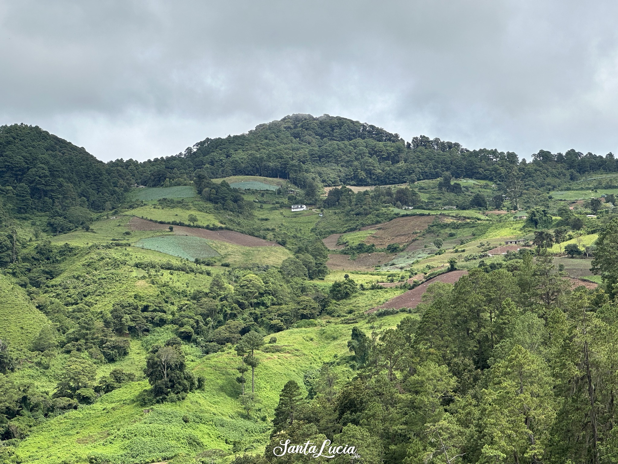 Montañas alrededor de Santa Lucía